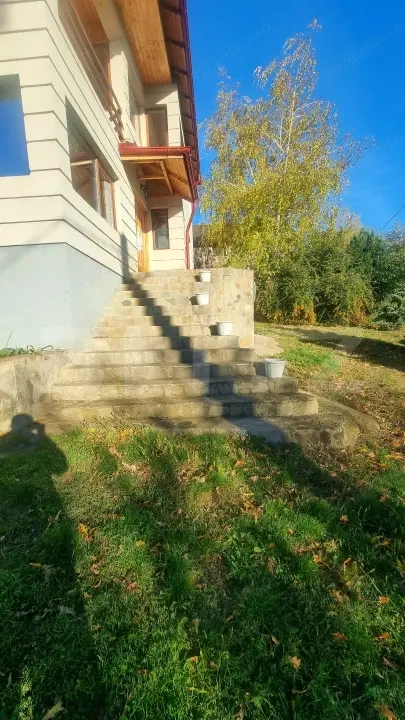 VILA 7 camere 10 min de  A3,DN1