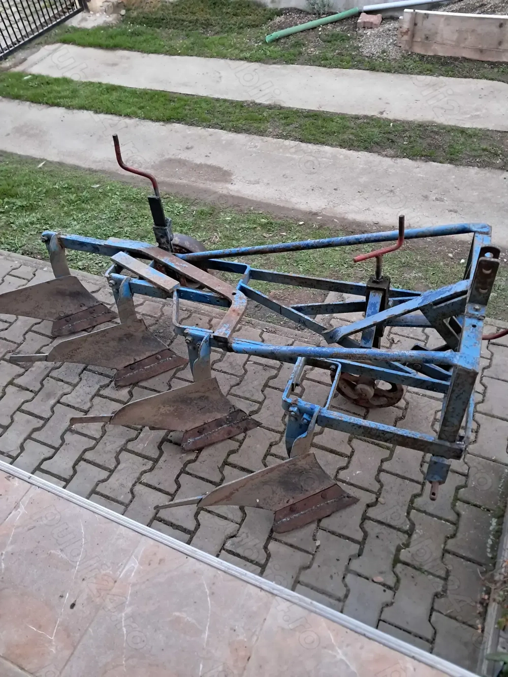 Plug ptr tractor de 45-65 cai putere 