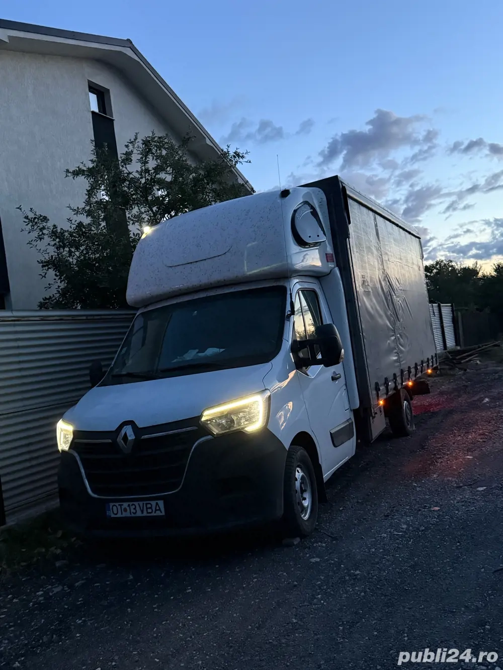 Vand renault master cu prelata si cu lift