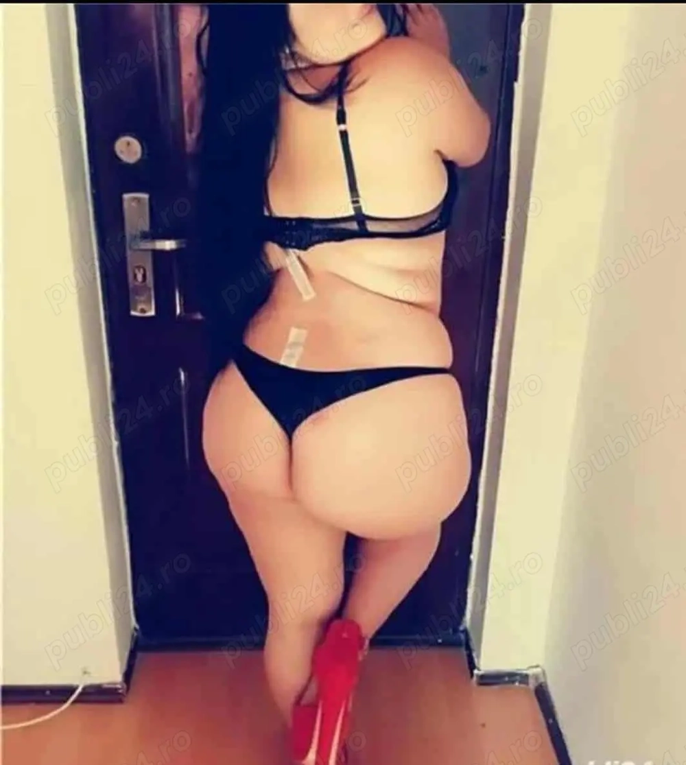 Transexuala Matura  fac si show la web 