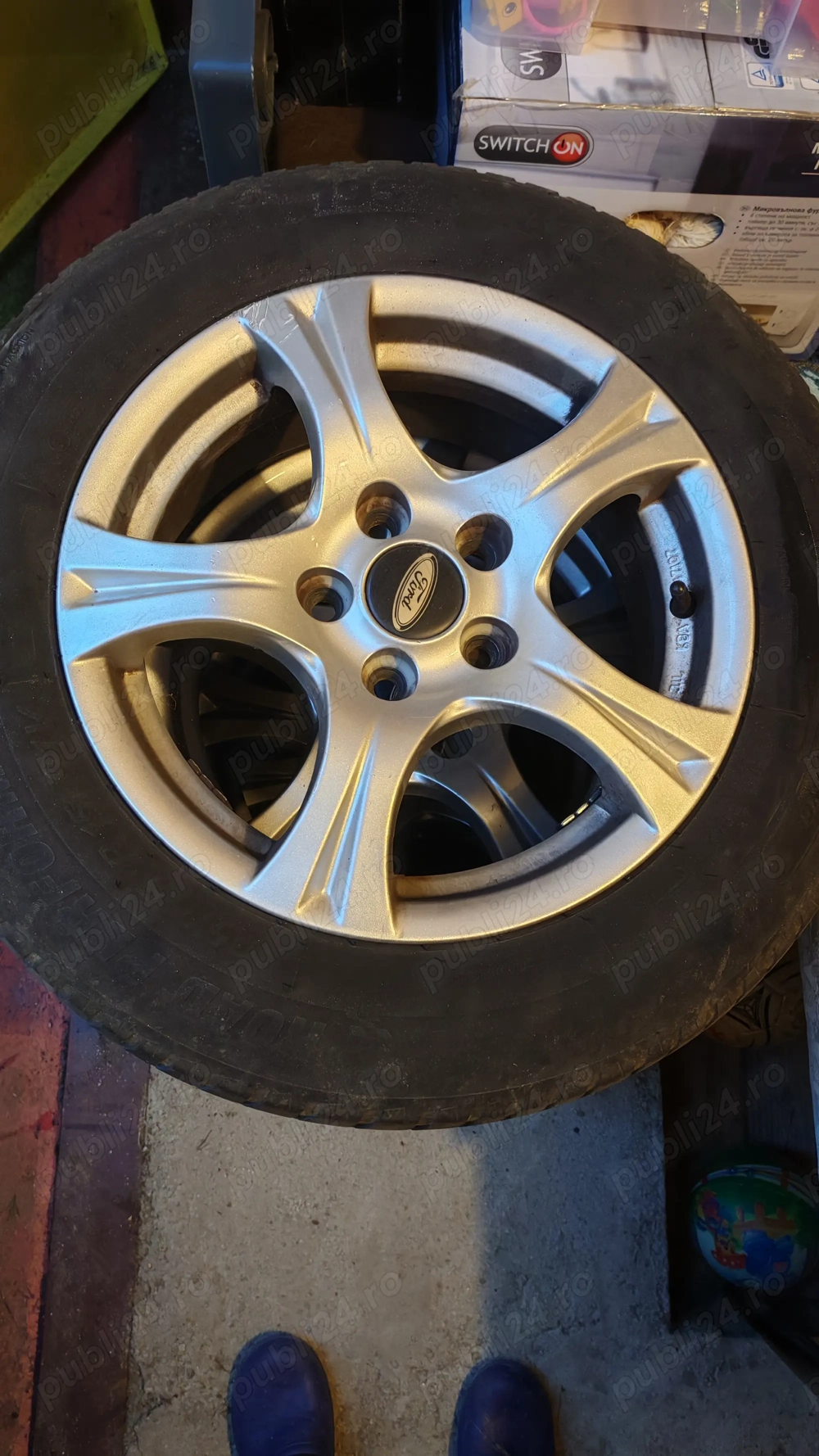Vând 4 jante aliaj cu cauciucuri de vara 