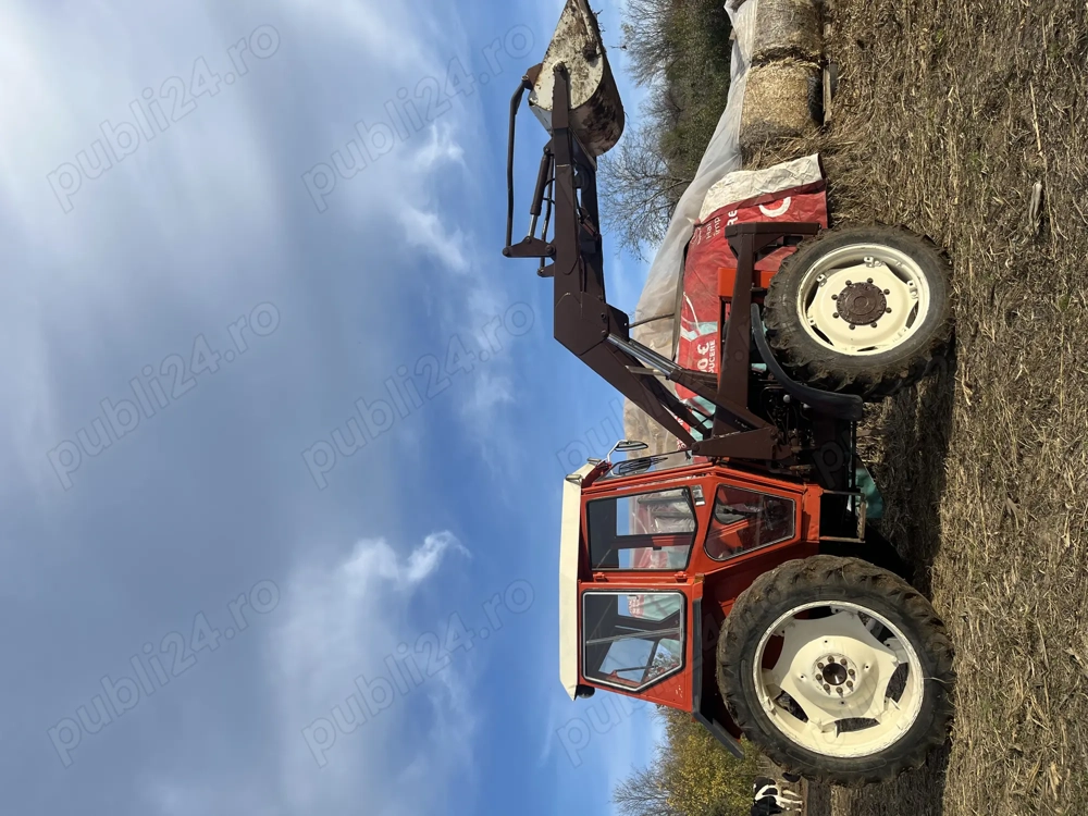 Vând Tractor cu încărcător 