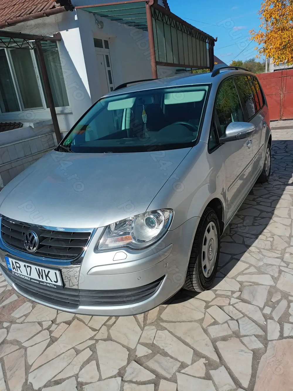 Vând vw touran 1,4 benzină,140 cp,euro5,înmatriculat recent 