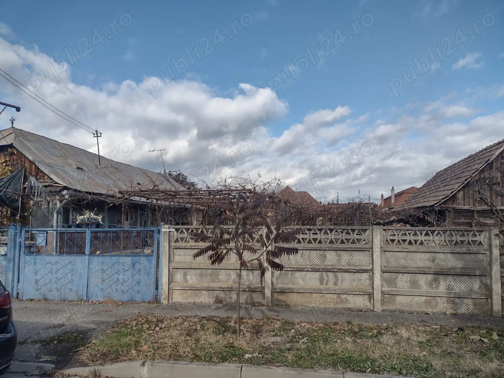 Casă de vânzare cu teren de 10 arii Casă de vânzare cu teren de 10 arii