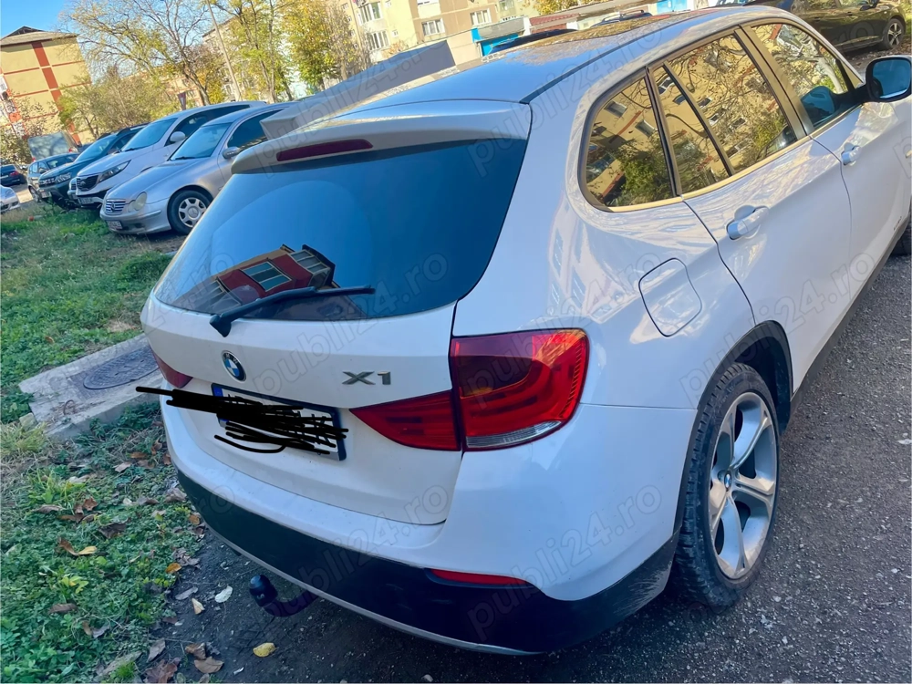 Vând sau schimb BMW x1 4x4  2996 bezina 277 cai Masian are reviziile făcute întreținută 
