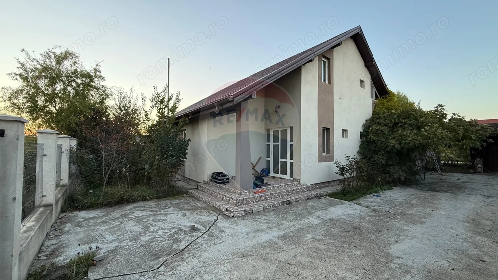 Casă / Vilă cu 5 camere