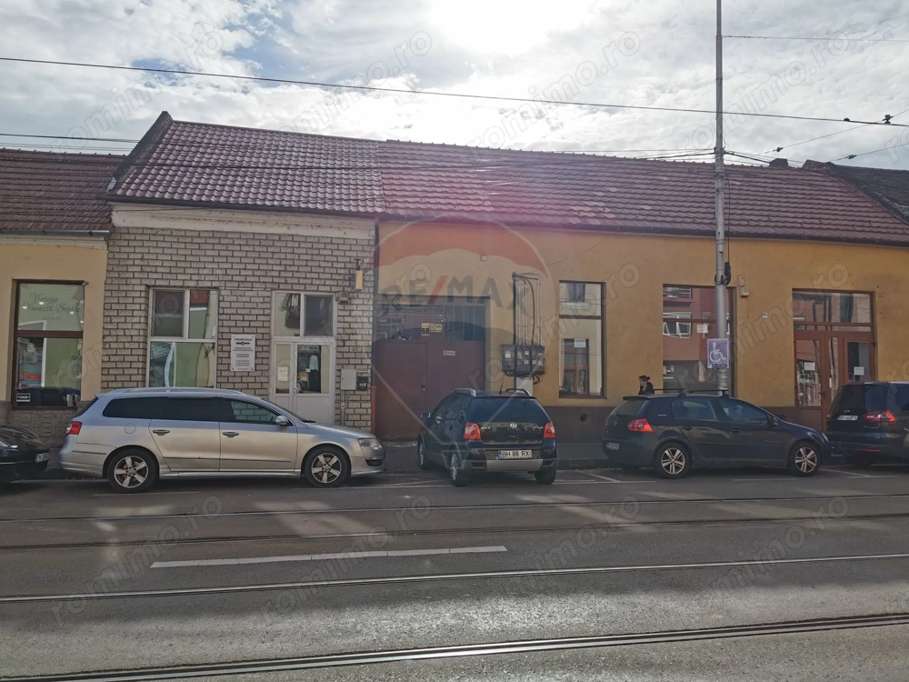 De închiriat apartament cu 2 camere, zonă ultracentrală, curte comună