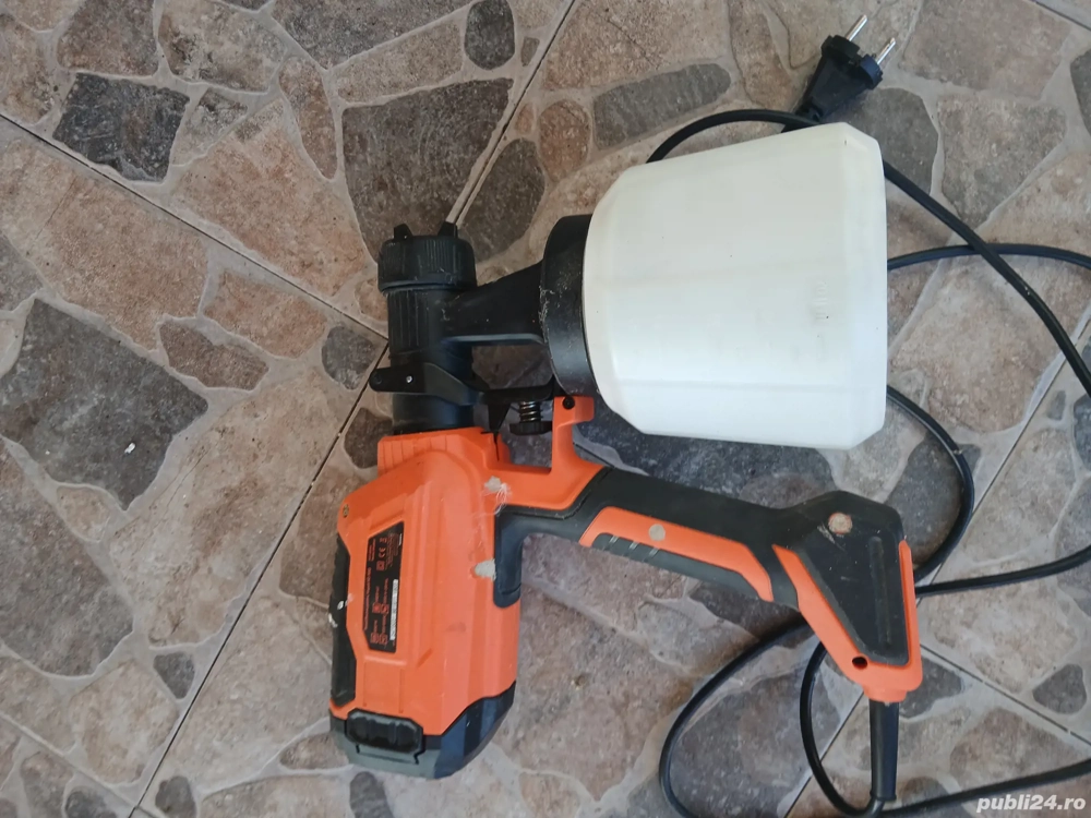 vînd pistol de vopsit preț 150 dei 