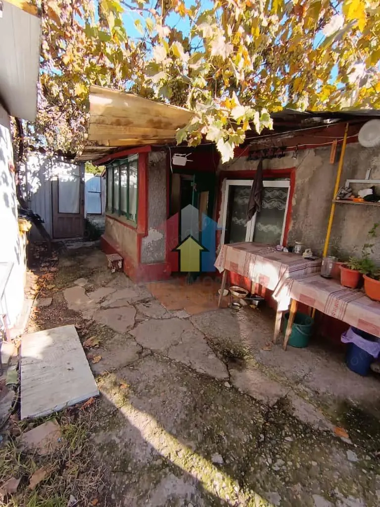 Teren 247mp cu Casa Demolabila zona BUNA (Scoala 18)