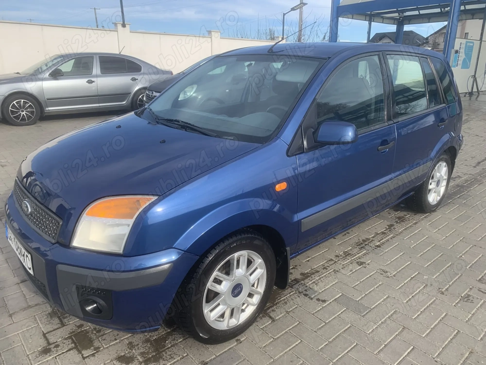 Vând mașină marca Ford Fusion - utilizată