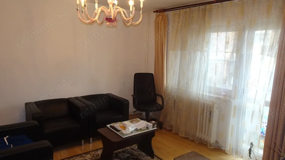 Inchiriez apartament 4 camere decomandat in Deva, zona Pietei Centrale, etaj 3, mobilat