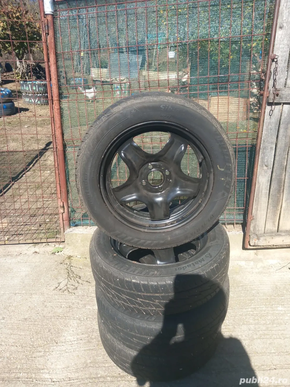 Vând roți LOGAN r16