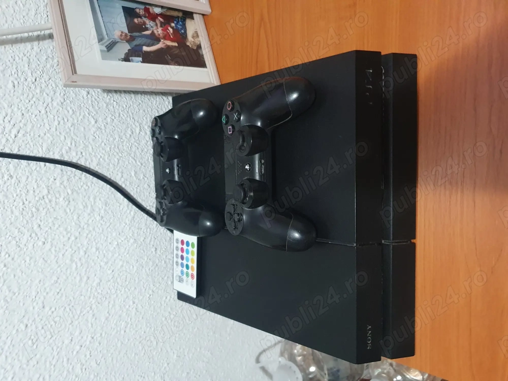 Vând PS4 perfect funcțional !