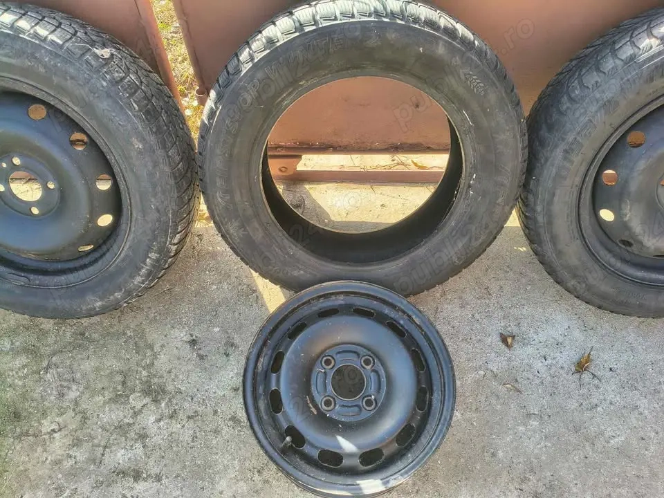 Vând 5 roți (janta și cauciuc) de iarnă