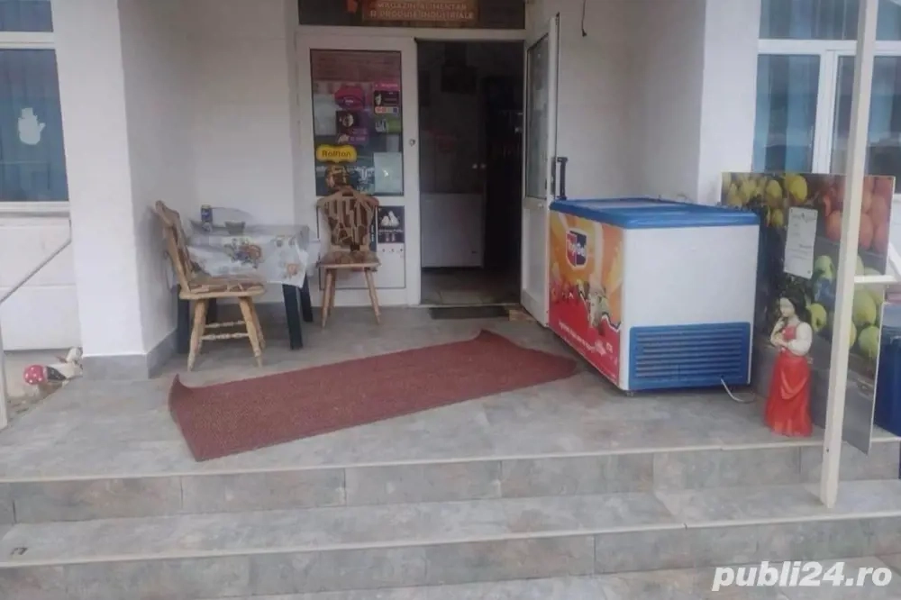 Vand inchiriez spatiu comercial in Helegiu centru.