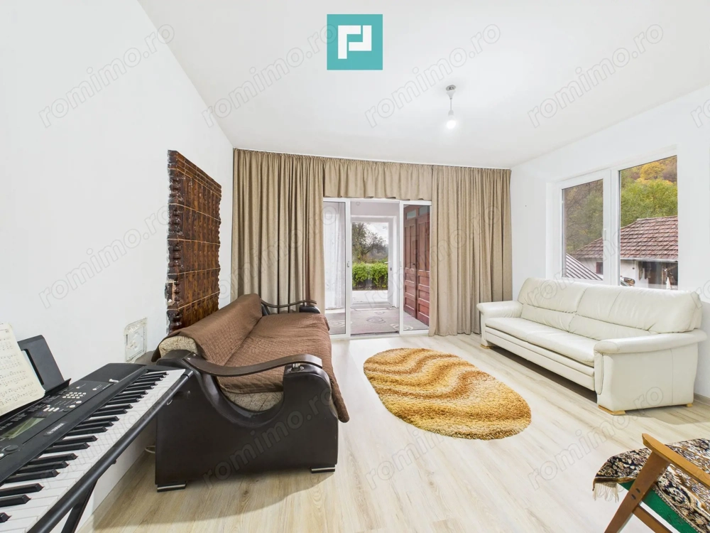 Casă renovată în localitatea Lazuri, Arad