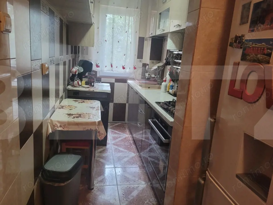 Apartament 3 camere, 70 mp, zona Aurel Vlaicu