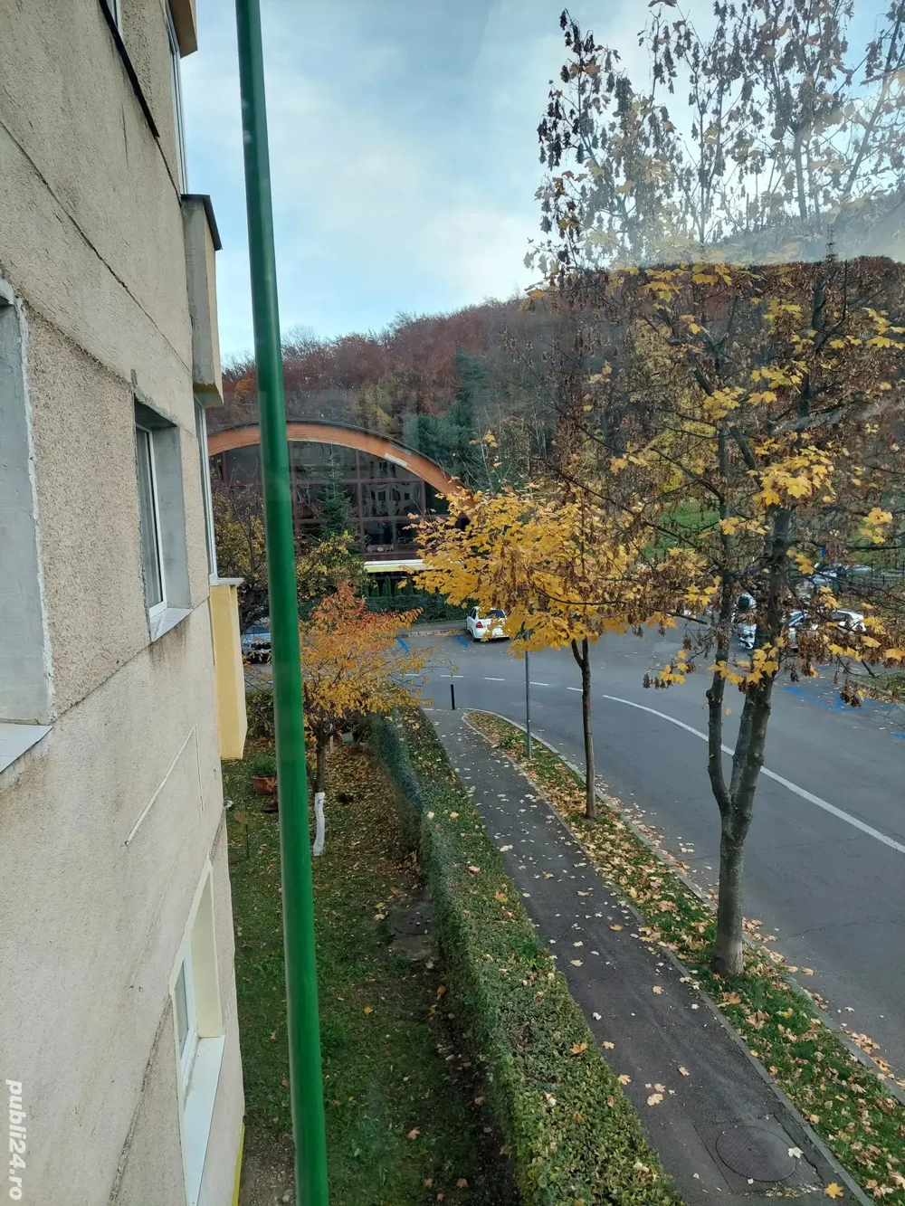 vand apartament cu 4 camere în racadau