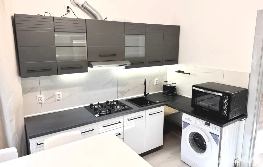 Apartament nou renovat de închiriat - 200m de centrul Cisnădiei