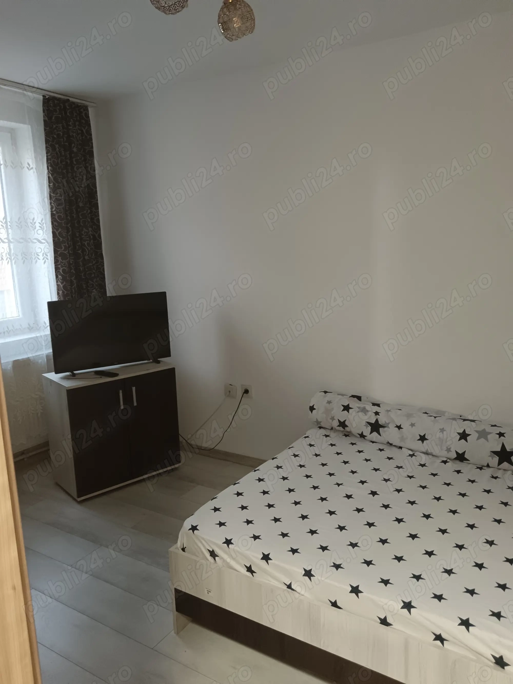 Închiriez garsonieră 