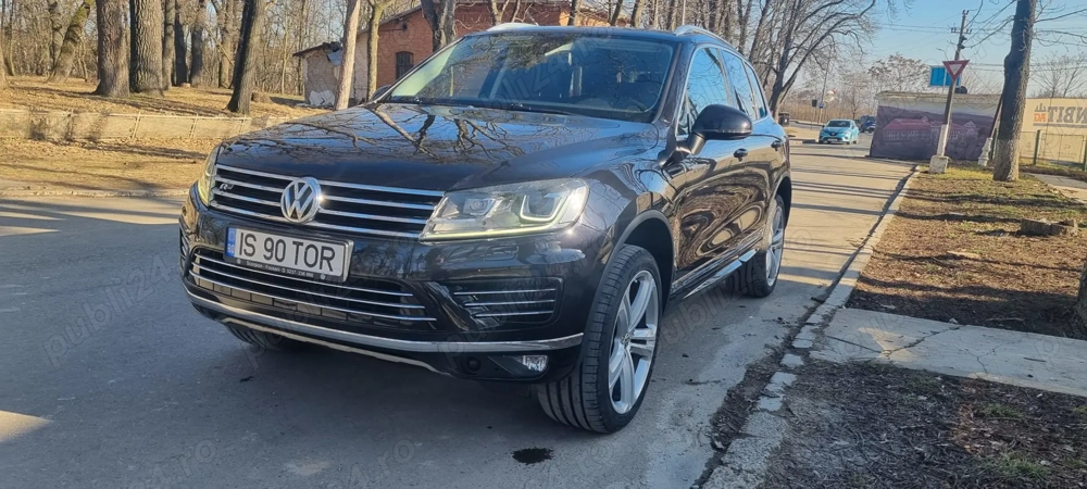 VW Touareg R LINE Full Option   interior piele, navigație, 4x4!