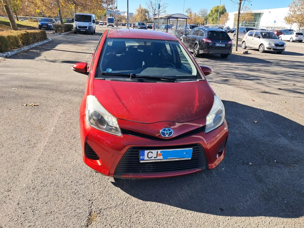 Vând Toyota Yaris  hybrid, 2013, cutie automată,107000 km