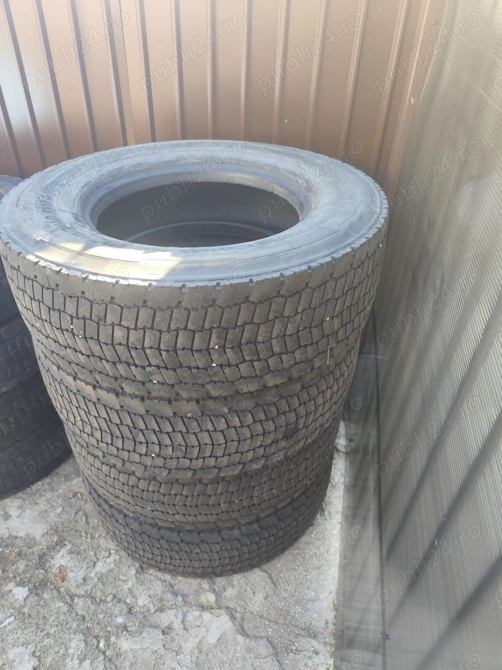 Vând set 285 70 19,5