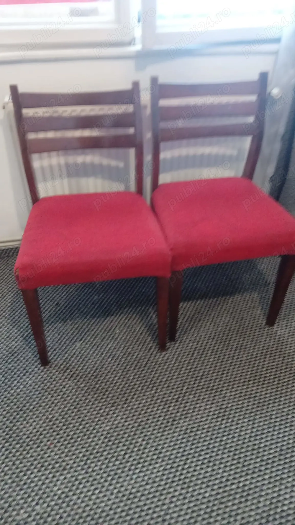 scaune din lemn  tapitate ,vintage