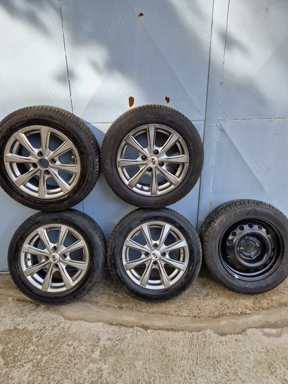 Vind cinci pneuri auto.