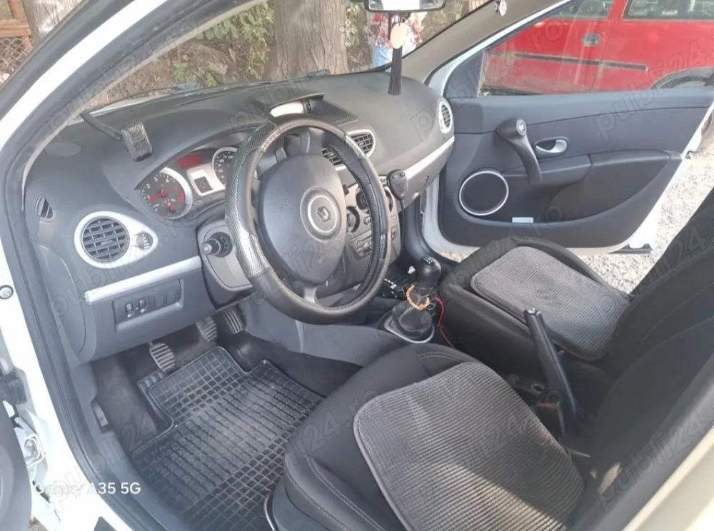 Vând   Renault Clio 3 2011
