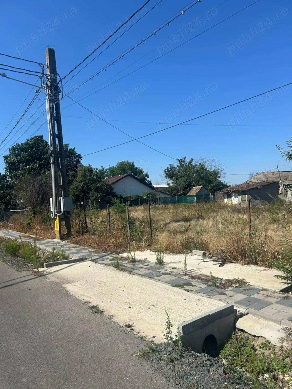 Teren intravilan Perieti 1100m2