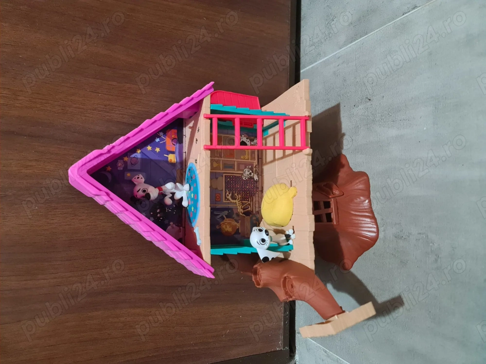 Vand casuta în copac de jucărie