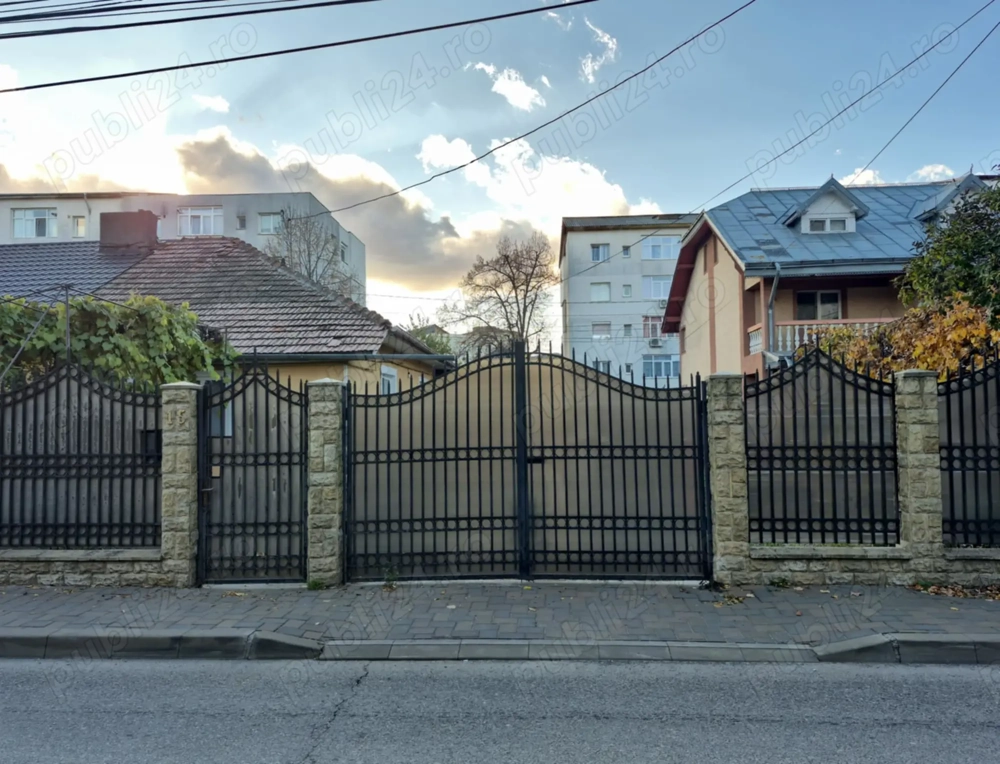 Vând casă str. Buciumului (zona Nord)