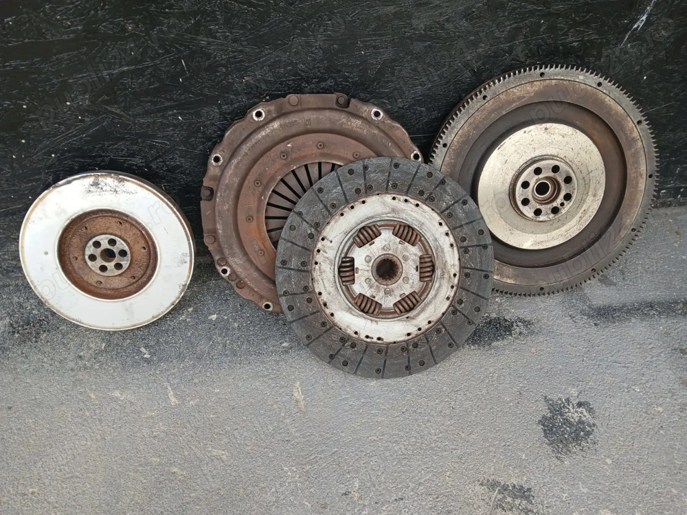 Vind piese de motor Atego si accesori in 6 pistoane