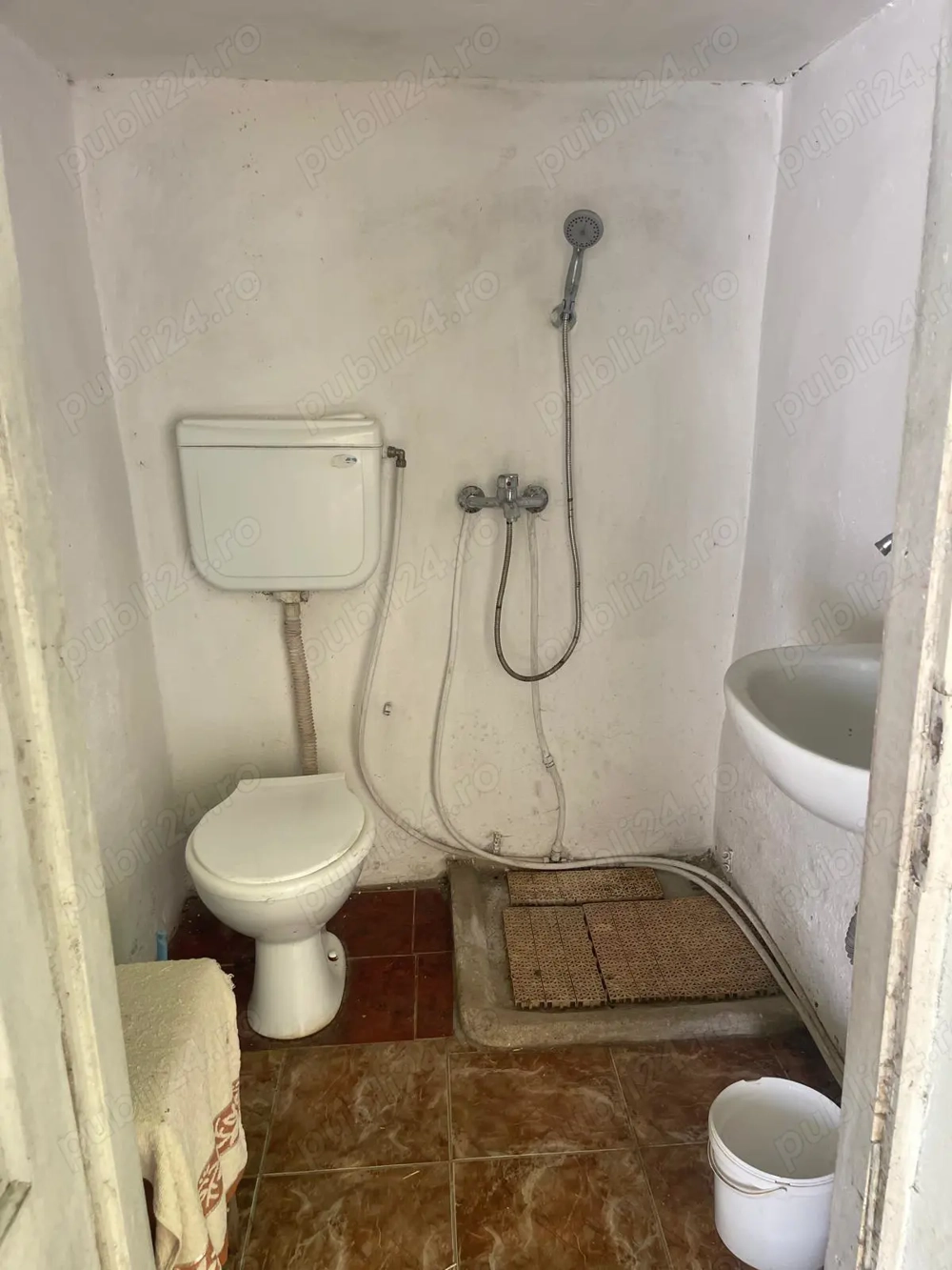 Vand casa in Com. Toplet, jud  Caras-Severin