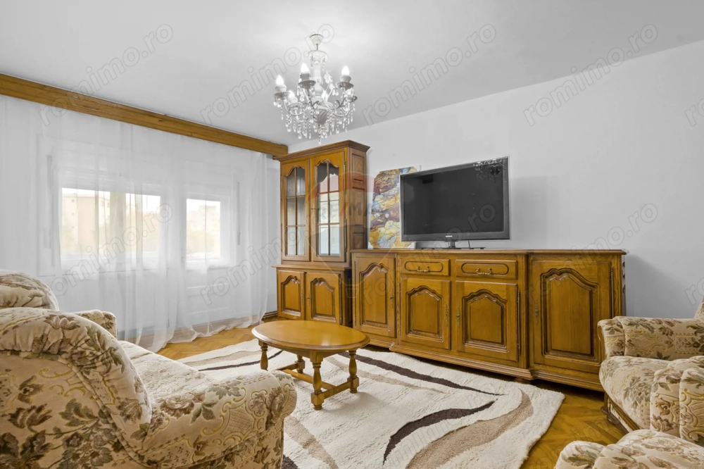 Apartament de închiriat cu 3 camere, 2 băi, în zona Micalaca