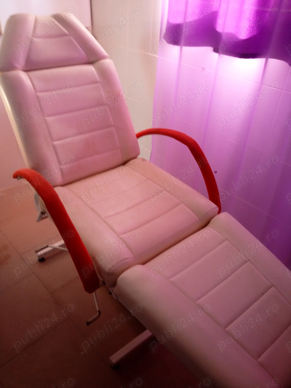 Vând fotoliu pentru cosmetica 