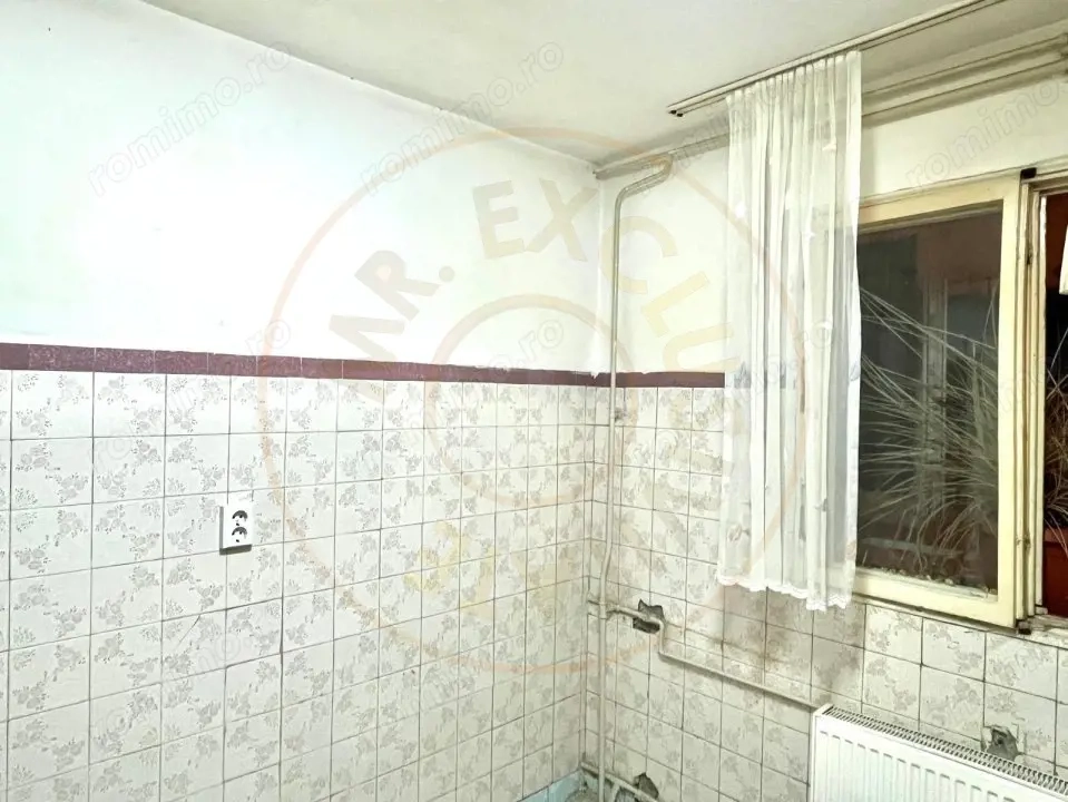 De renovat, 3 camere, 2 bai langa Scoala nr 4