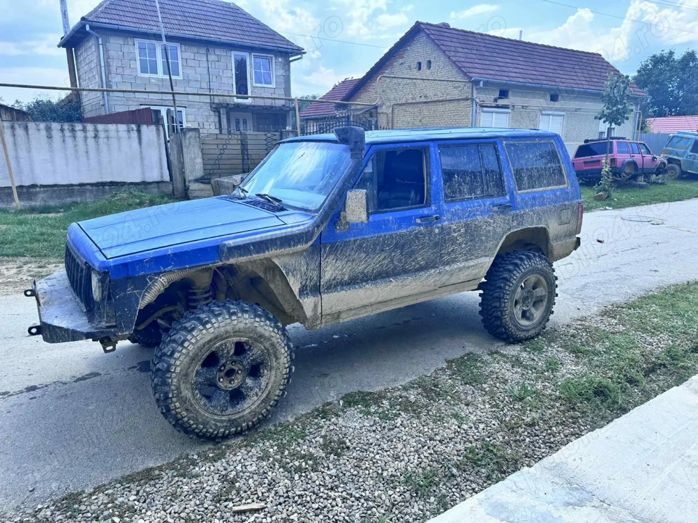 Vând jeep grand cherokee 4.0 I 2000  neg