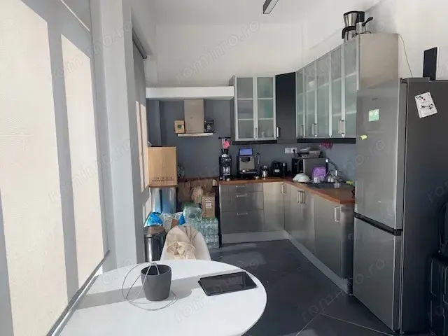 Spatiu tip birou de inchiriat in zona Romana