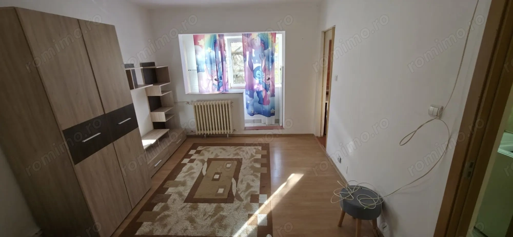 Soarelui etaj 1 libera