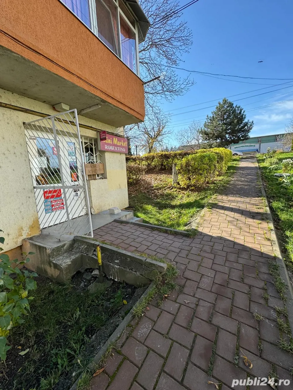 Se da spre vânzare spațiu comercial sau apartament