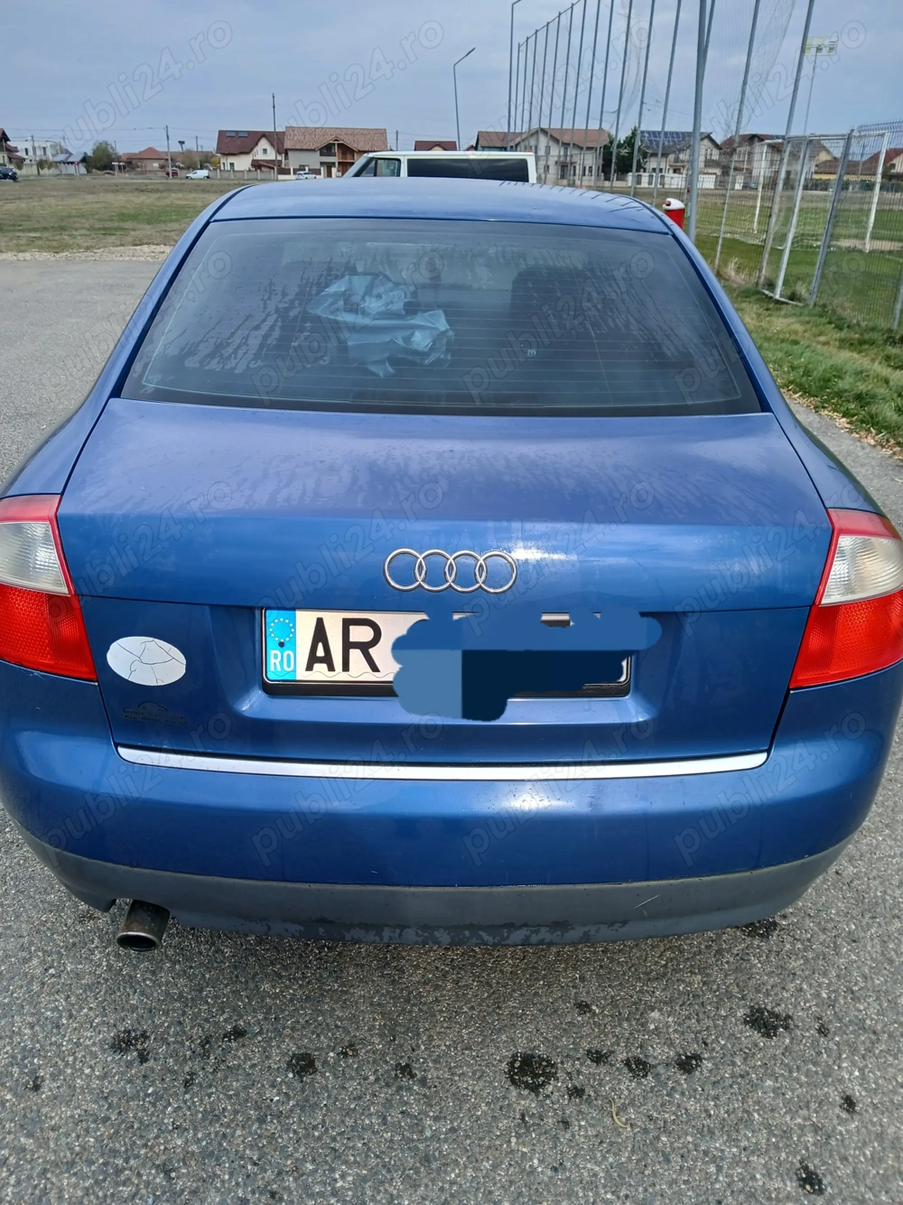 Vând Audi A4,2001,benzina1,6,cutie manuala 5 trepte,5 locuri,ofer fiscal.Pret 1600  negociabil.