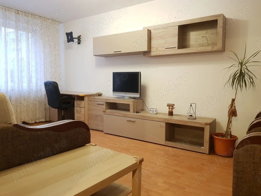 Inchiriere apartament 2 camere decomandat, et 3, 380 euro, Buzoieni, piata Rahova