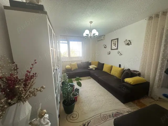 Titan langa stratia de metrou Nicolae Grigorescu