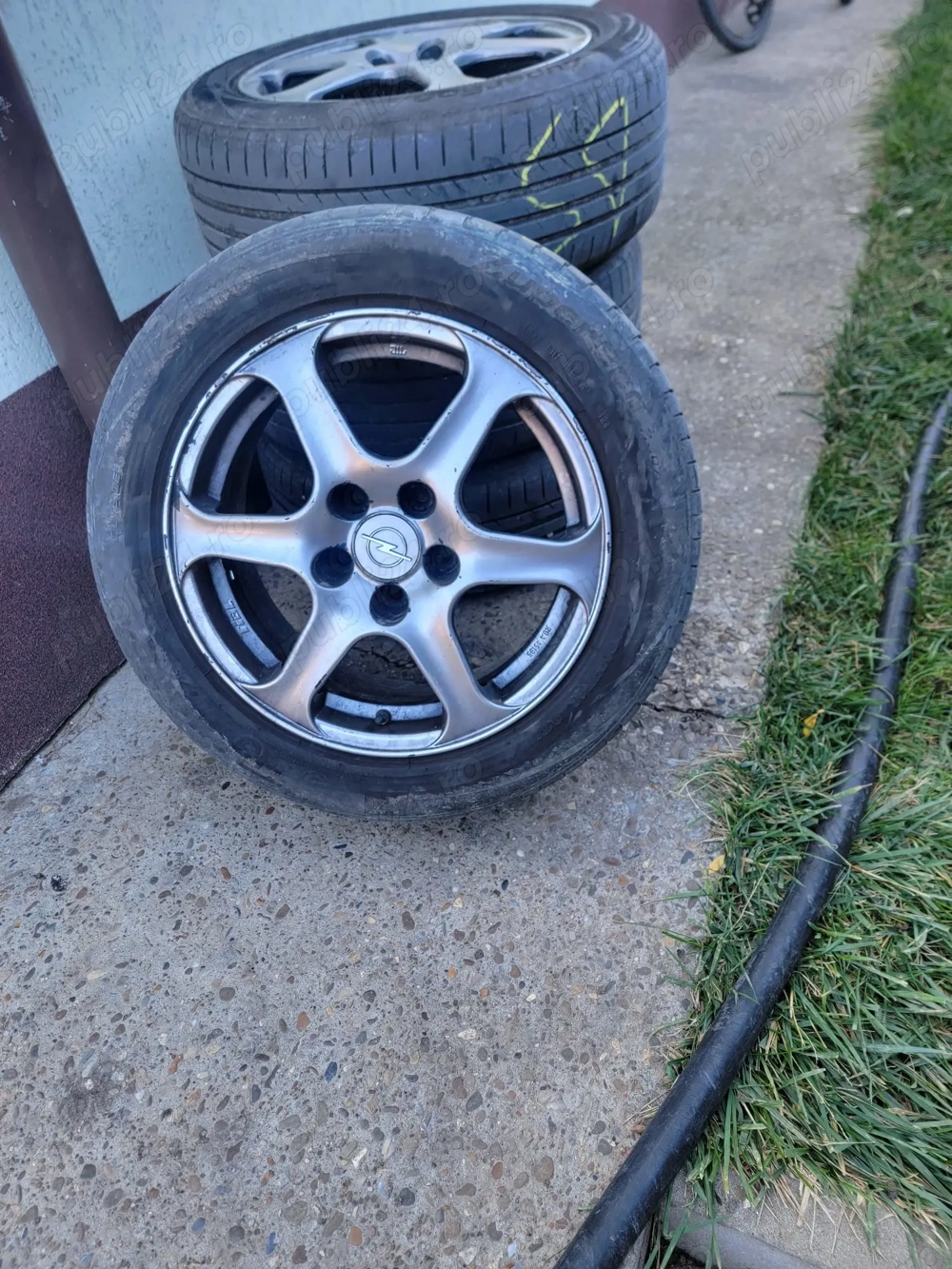 Jante aliaj set 4 echipate cu cauciucuri de vară 