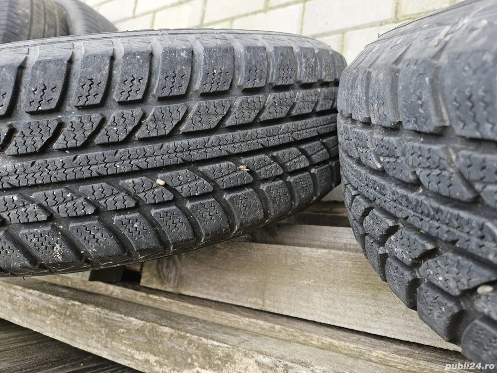 vând 2 roți jante +cauciucuri aproape noi jante 4 prezoane pe 15 cauciucurile de iarnă 185/65/15
