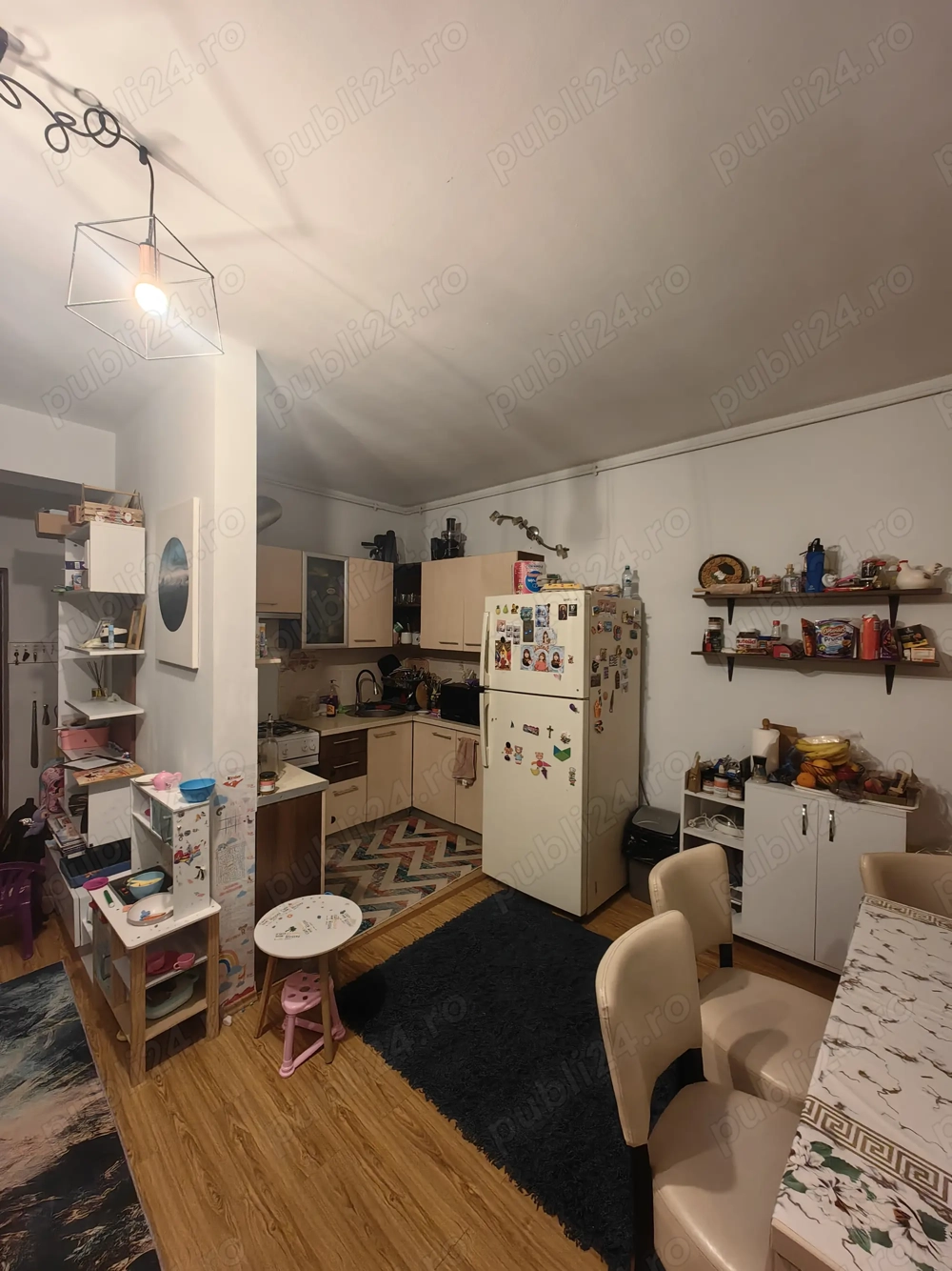 Apartament cu 4 camere + curte interioara (gradina) in Ghiroda