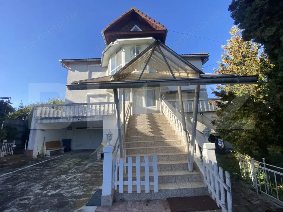 Casă spațioasă 350 mp utili, curte amenajată și garaj