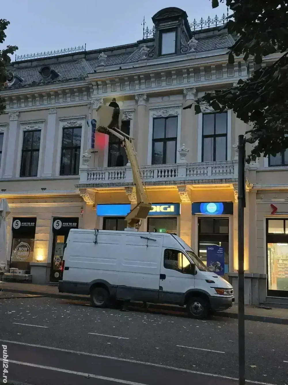 Nacelă de închiriat 